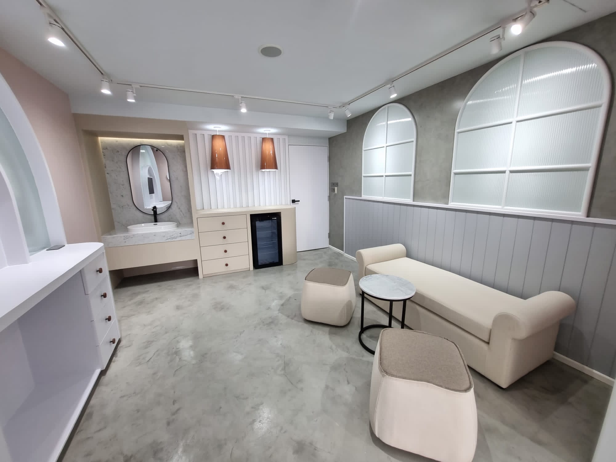 Clean luxury Pattaya Tattoo Studio.